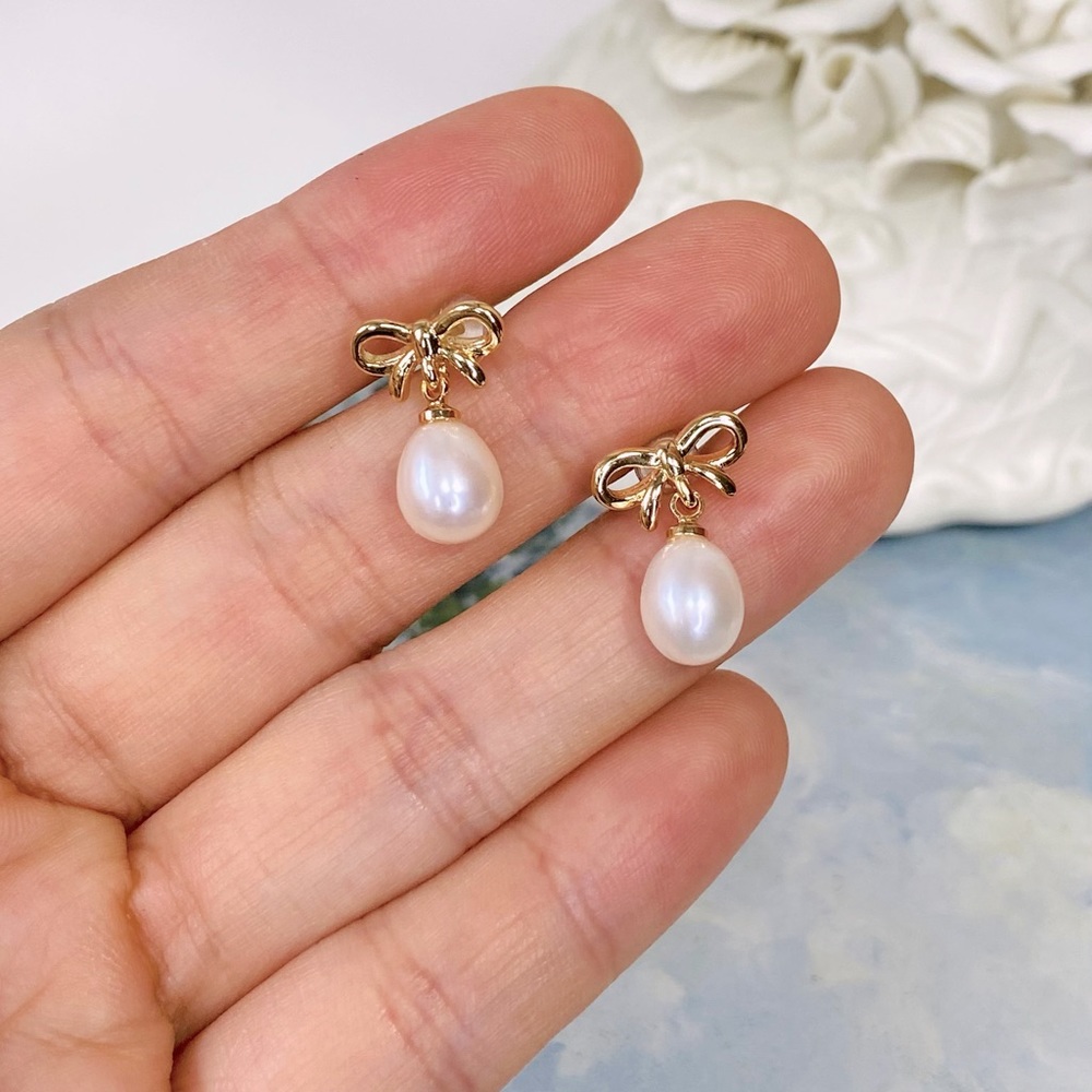 Freshwater Pearl Dainty Earrings Bowtie